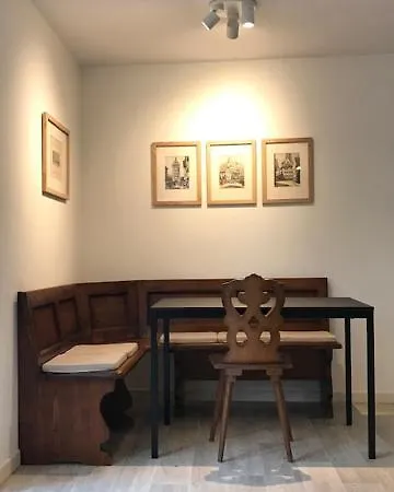 Emile De La Maison Saint-josse Apartman